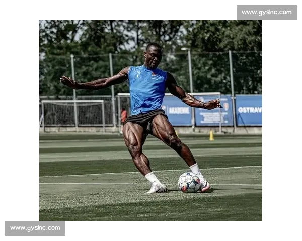 巴特勒武汉跨界挑战匹克球 运动天赋惊艳全场